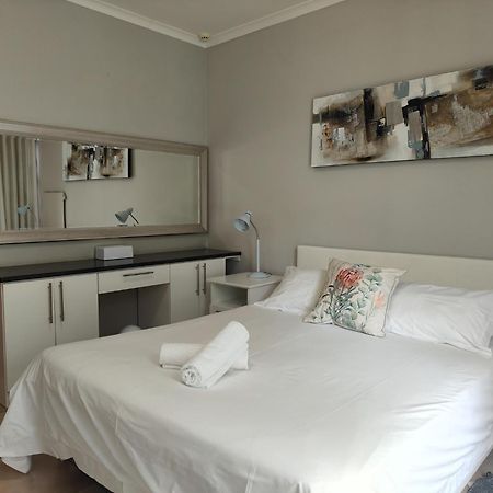 D'Urbanmist Self-Catering Guest House 더반빌 외부 사진